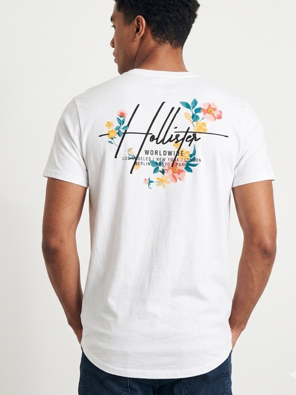 Hollister Men White Floral Script Graphic Tee Curved Hem Resortwear Boho Chic